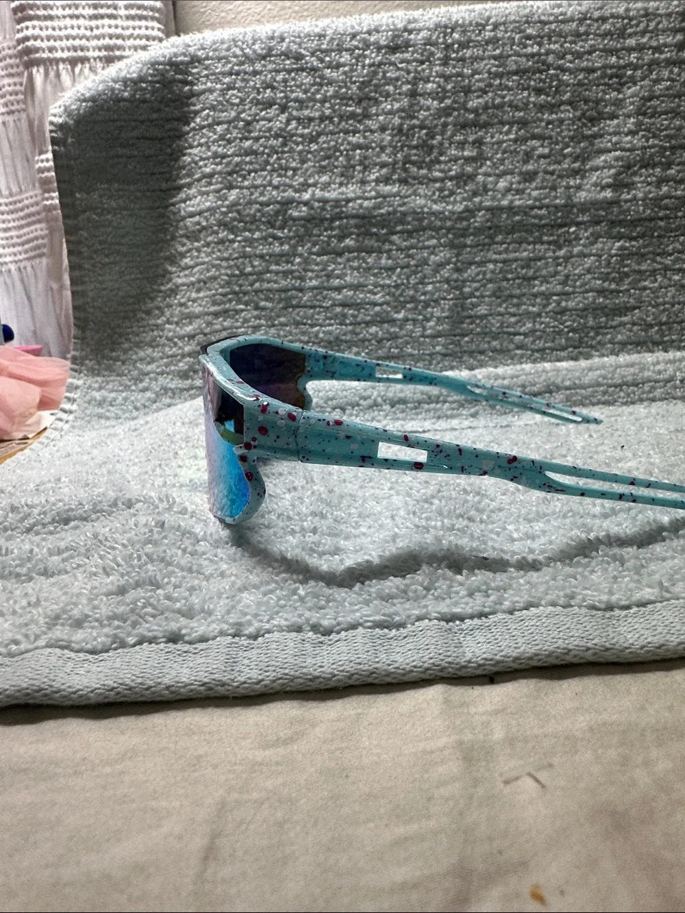 Sporty Blue kids Sunglasses 100 % UVA protection - Iridescent Blue Lens NWT